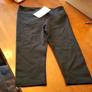 NWT Fabletics black capri leggings with hidden pocket and compression fabric
